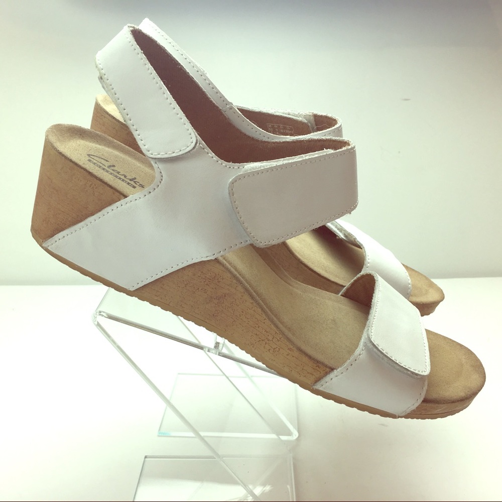 Women’s Size 11 Clark’s Collection White Sandals